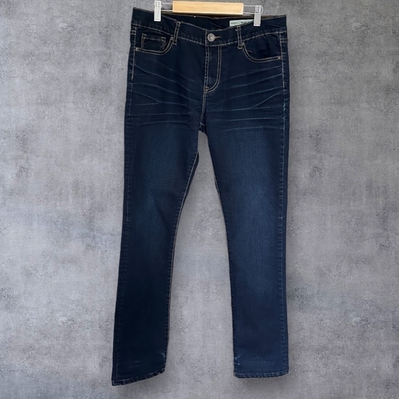 Le Chateau - Classic Straight Leg  Dark Wash Demin Jeans with Fading - Size 31 - Picture 2 of 10